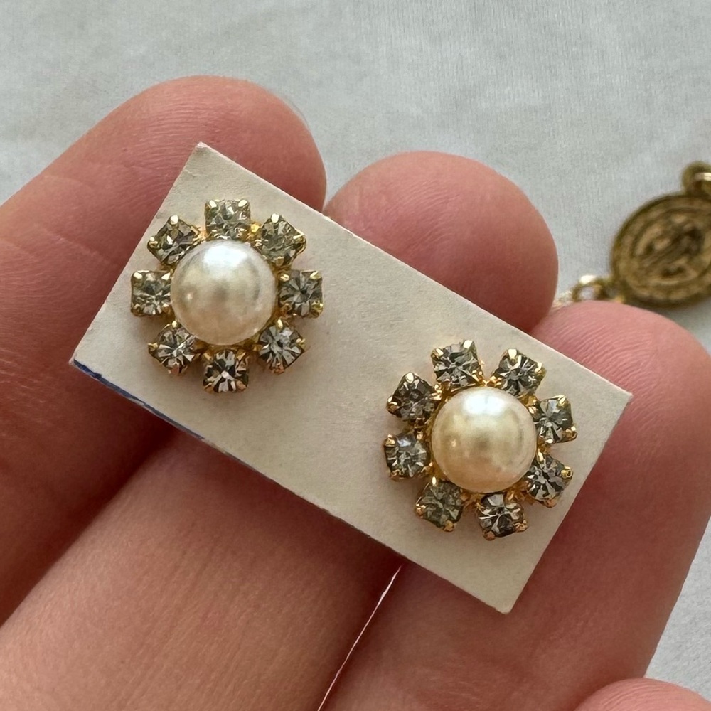 Elegant Gold and Cream Pearl Earrings